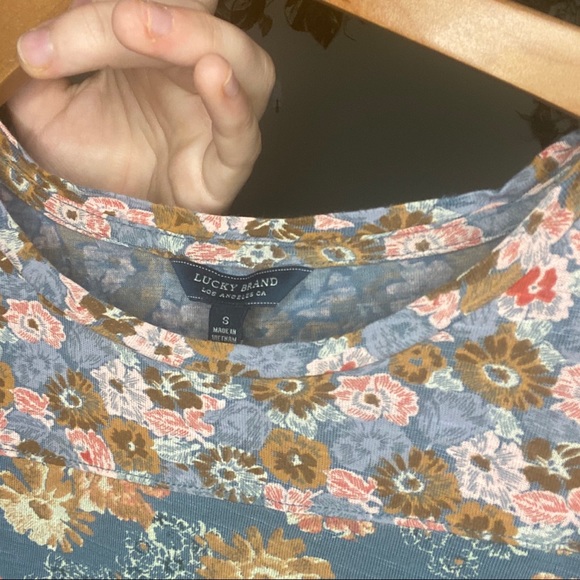 🆕Lucky Brand Cold Shoulder Top Floral - Picture 6 of 6